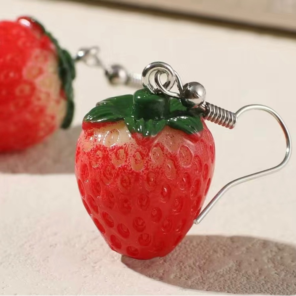 Women’s/girls strawberry earrings - Picture 2 of 3